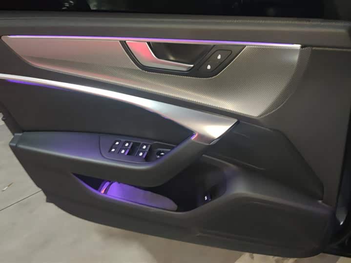 Фото 7 - Audi A6L