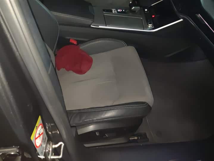 Фото 8 - Audi A6L