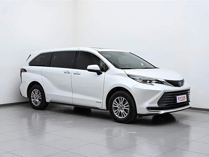 Фото 4 - Toyota Sienna