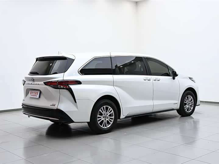 Фото 7 - Toyota Sienna