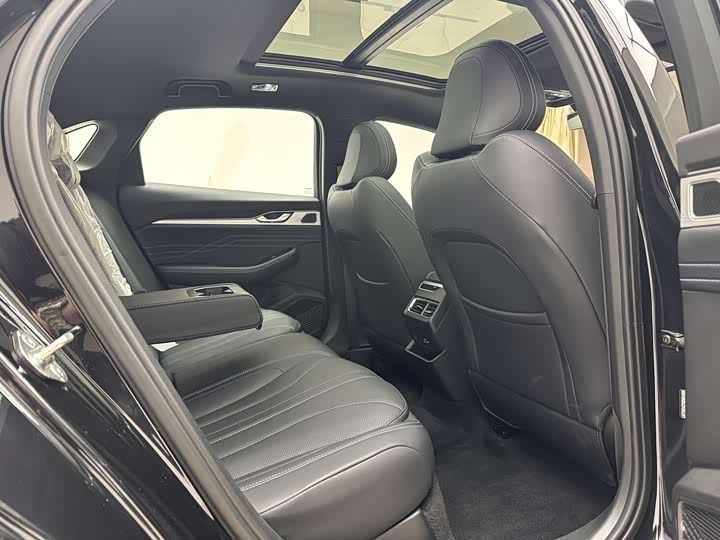 Photo 8 - Geely Preface