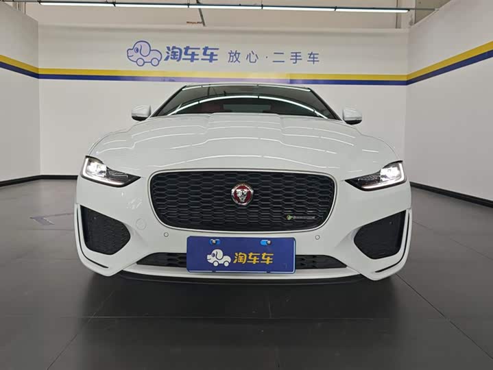 Фото 2 - Jaguar XE L