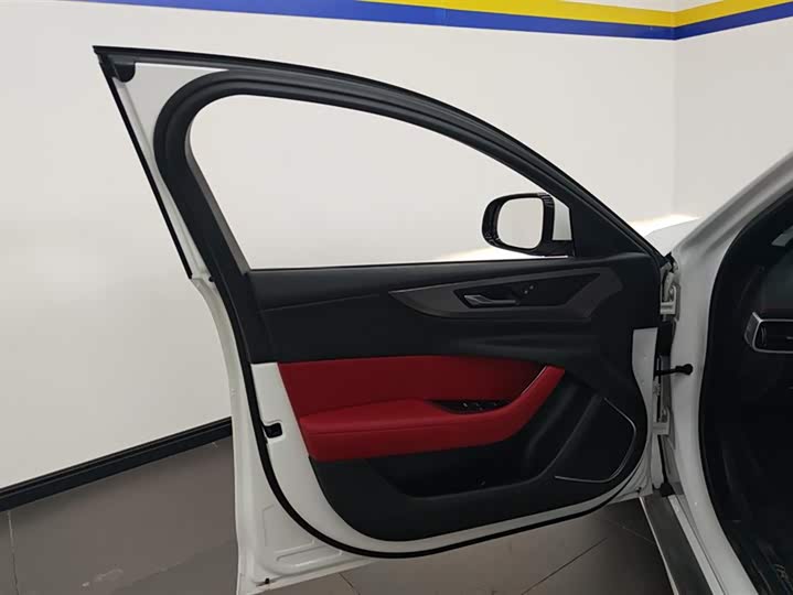 Фото 7 - Jaguar XE L