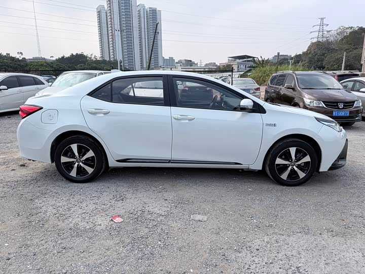 Фото 4 - Toyota Levin Hybrid