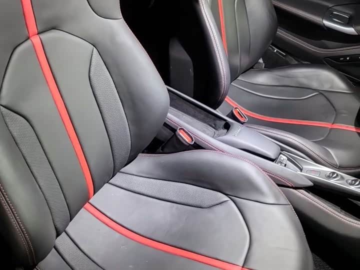 Фото 5 - Ferrari F8