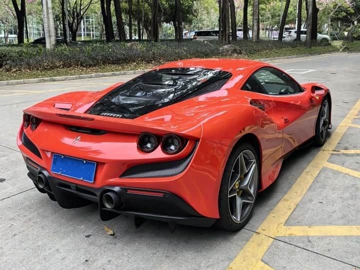 Фото 6 - Ferrari F8