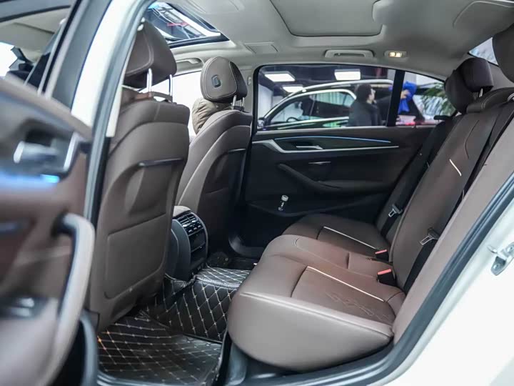 Фото 8 - BMW 5 Series Hybrid