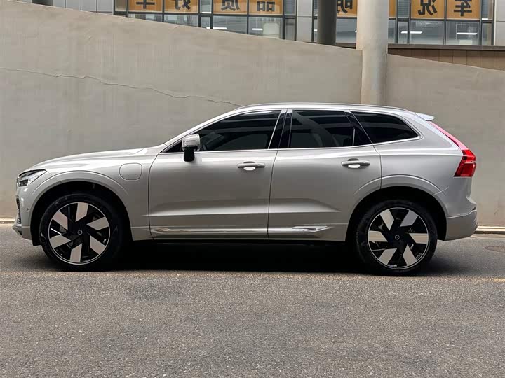 Фото 3 - Volvo XC60 Hybrid