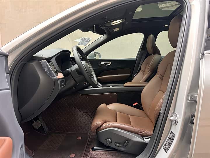 Фото 7 - Volvo XC60 Hybrid