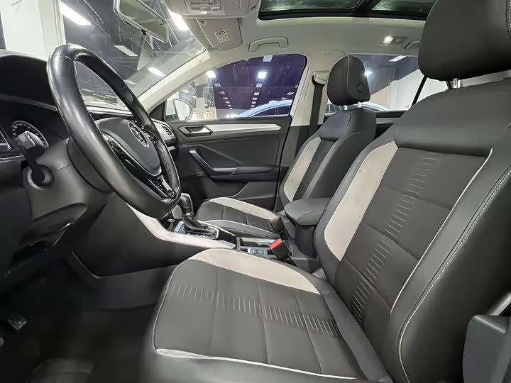 Фото 8 - Volkswagen T-Roc