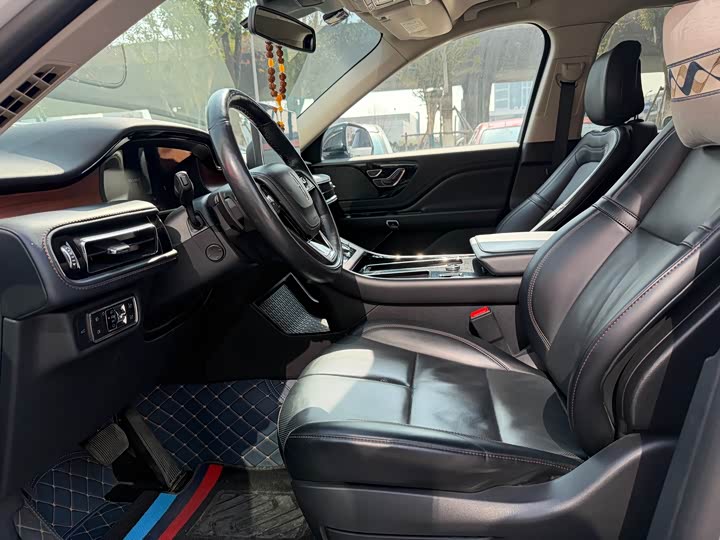 Фото 3 - Lincoln Aviator