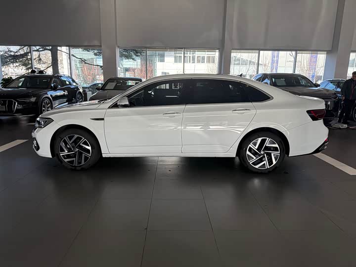 Фото 4 - Volkswagen Sagitar L