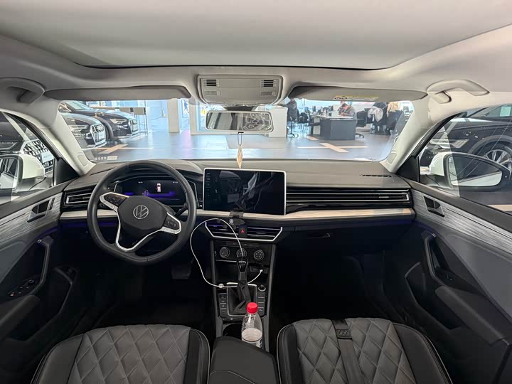 Фото 8 - Volkswagen Sagitar L