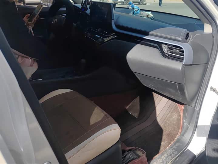 Фото 8 - Toyota Izoa