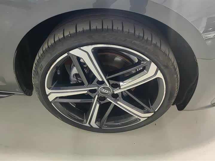 Фото 6 - Audi A4L