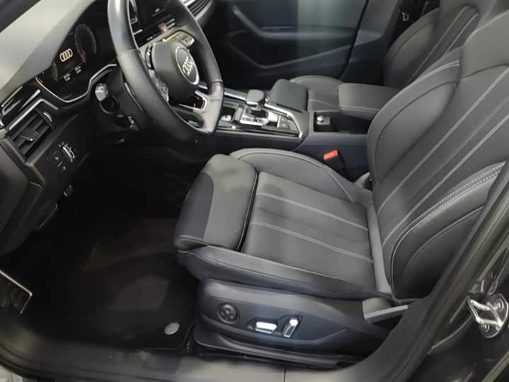 Фото 9 - Audi A4L