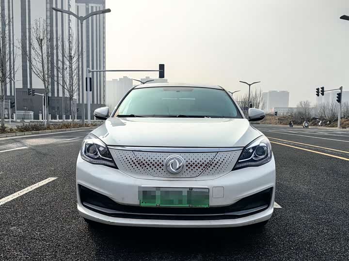 Фото 2 - Dongfeng Aeolus E70