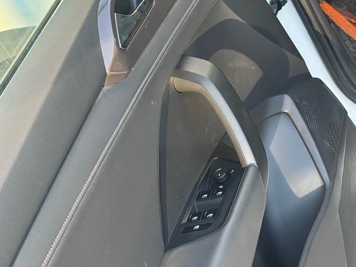 Фото 7 - Volkswagen Tharu