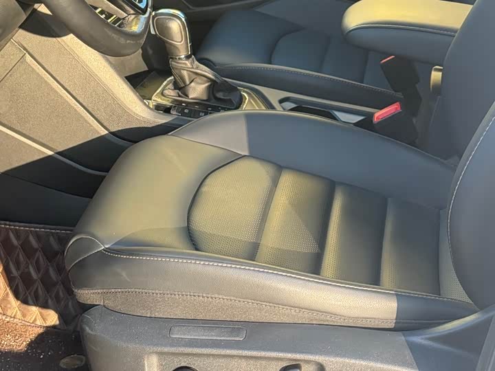 Фото 8 - Volkswagen Tharu