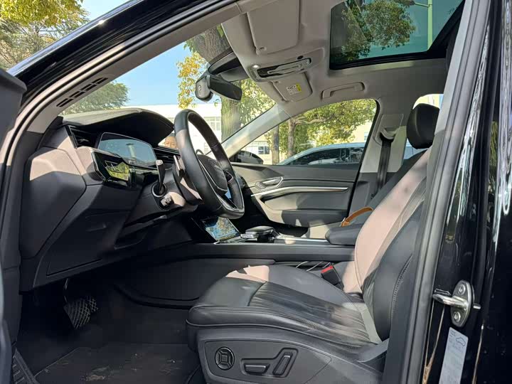 Фото 3 - Audi e-tron