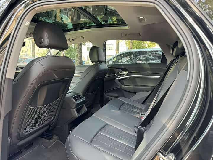 Фото 7 - Audi e-tron