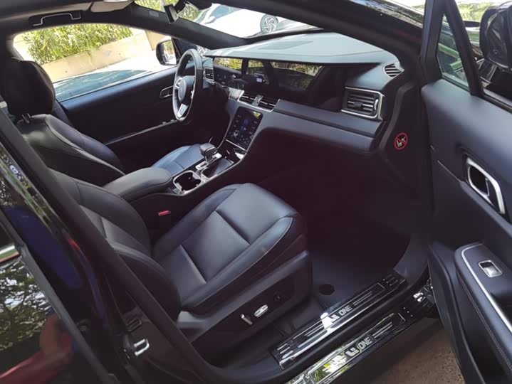 Фото 8 - LiXiang One