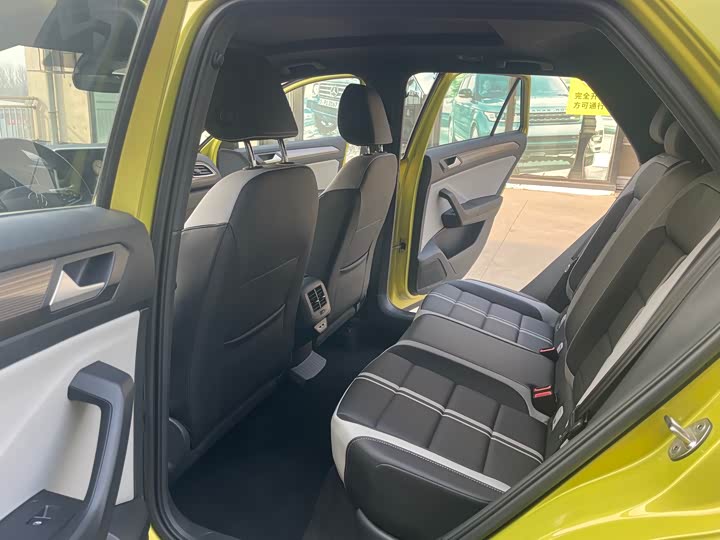 Фото 9 - Volkswagen T-Roc