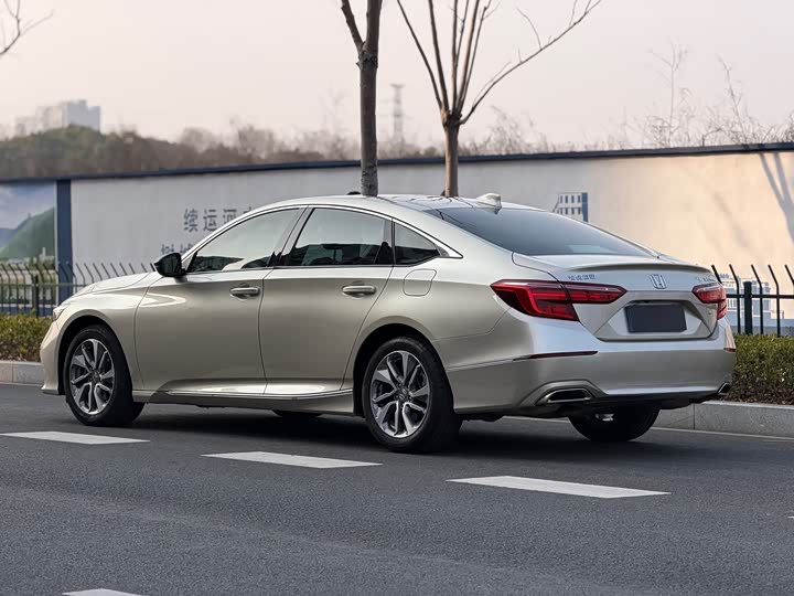 Фото 5 - Honda Inspire