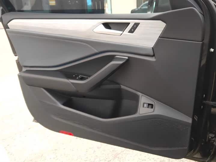 Фото 7 - Volkswagen Sagitar L