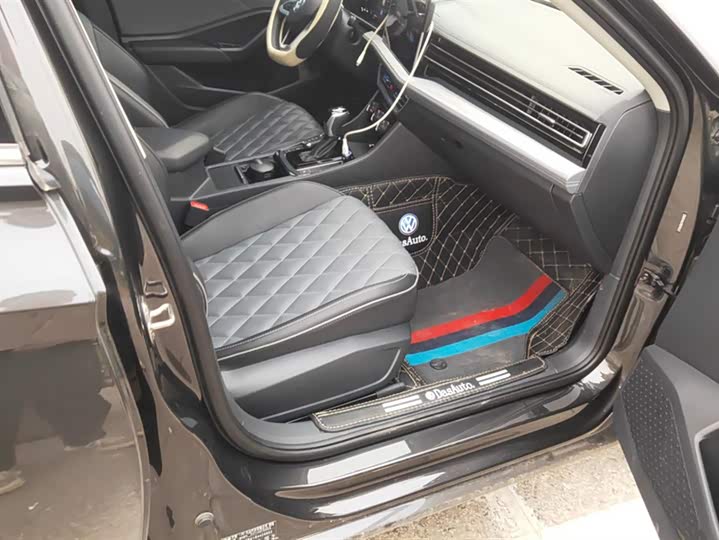 Фото 8 - Volkswagen Sagitar L