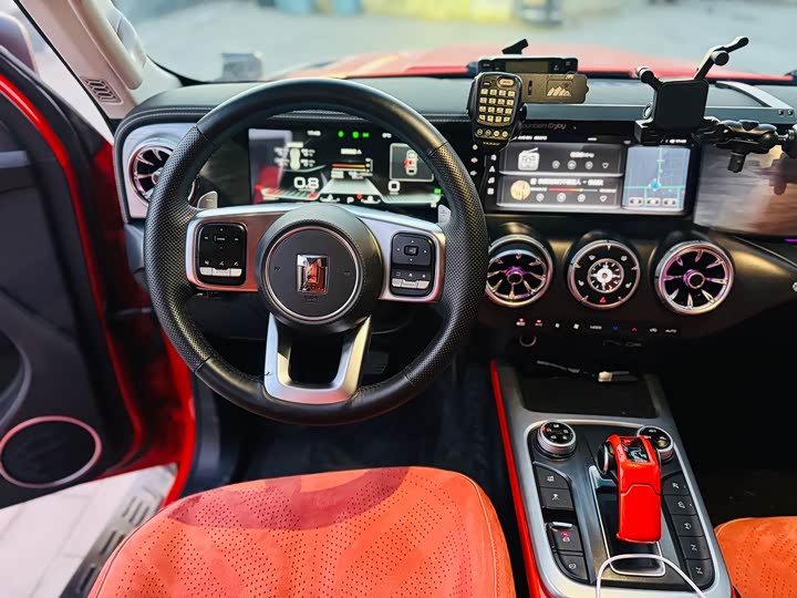 Фото 3 - Tank 300