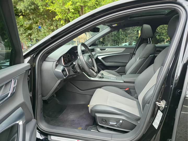 Фото 4 - Audi A6L