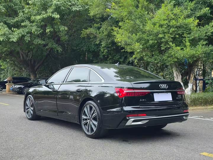 Фото 7 - Audi A6L