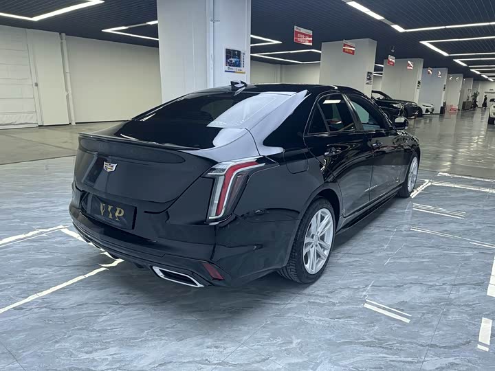 Фото 9 - Cadillac CT4