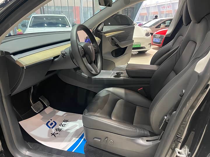 Фото 8 - Tesla Model Y