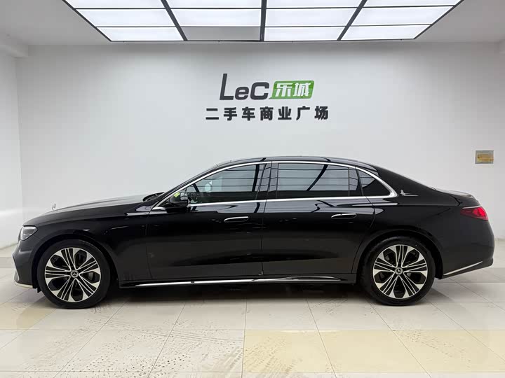 Photo 4 - Mercedes-Benz E-Class