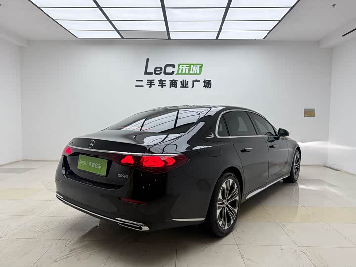 Photo 5 - Mercedes-Benz E-Class