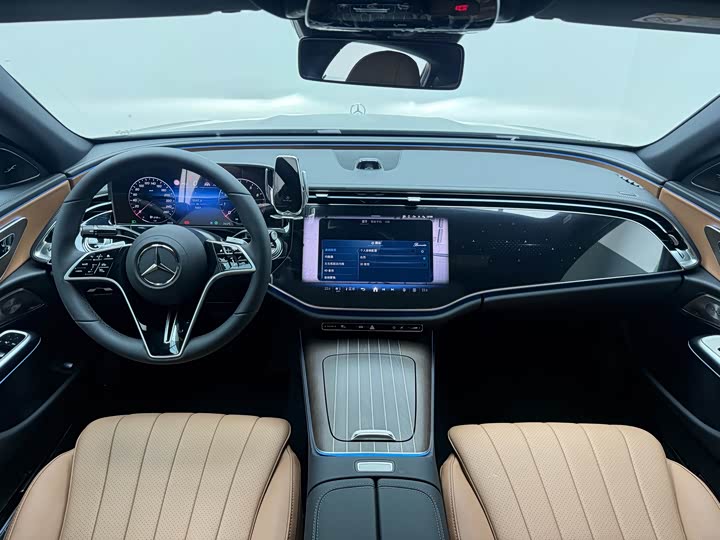 Photo 8 - Mercedes-Benz E-Class