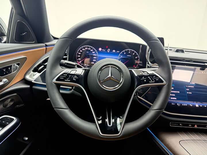 Photo 9 - Mercedes-Benz E-Class