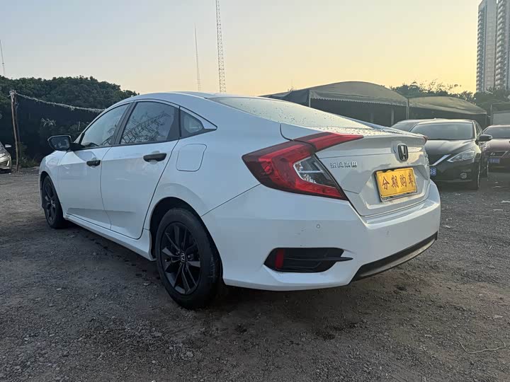 Фото 6 - Honda Civic