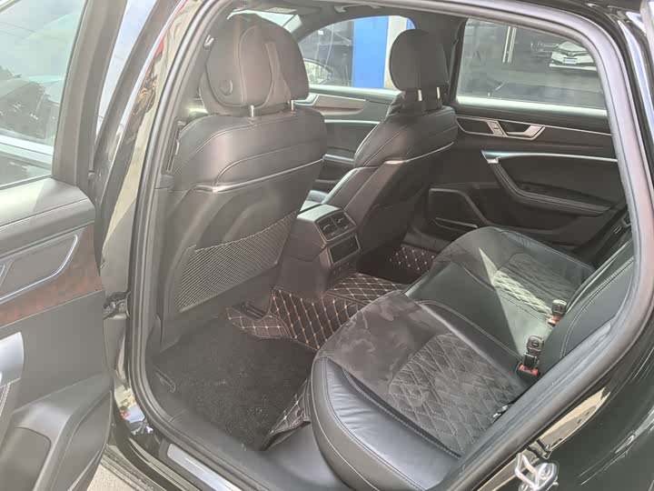 Фото 5 - Audi A6L