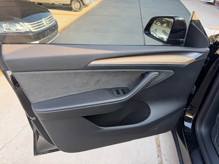 Фото 6 - Tesla Model Y