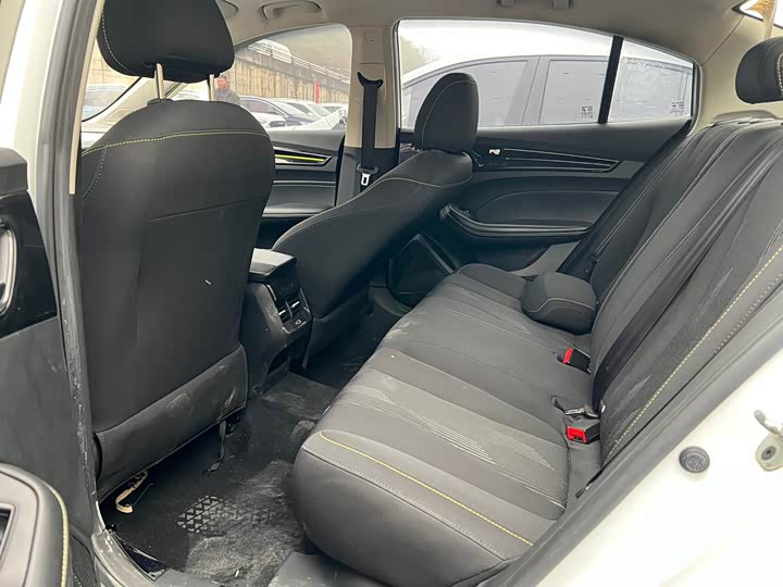 Фото 5 - Roewe i5