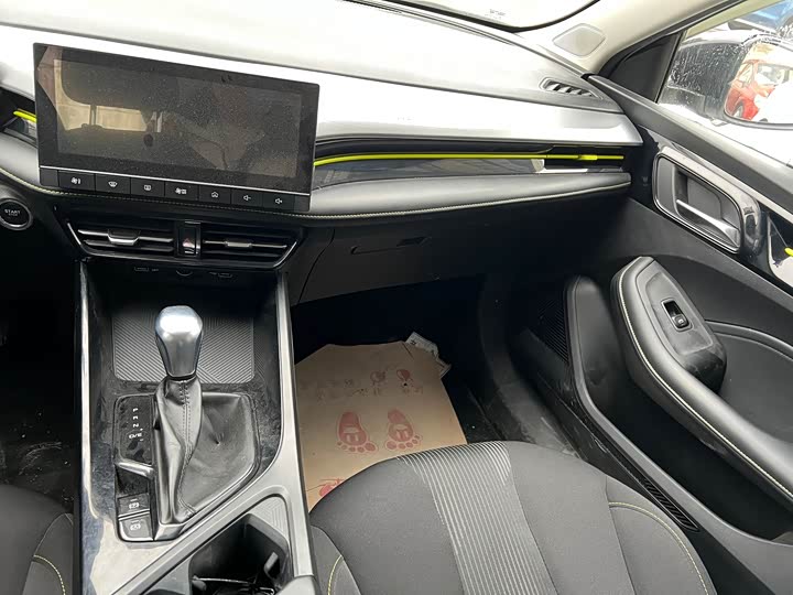 Фото 8 - Roewe i5