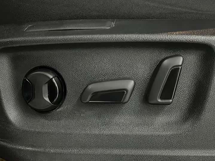 Фото 4 - Skoda Karoq