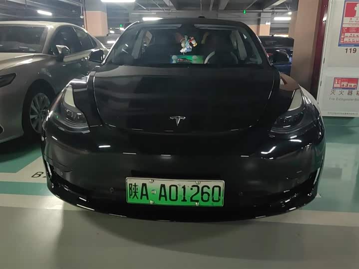 Фото 2 - Tesla Model 3
