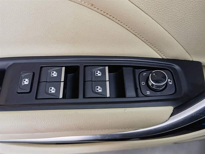 Фото 9 - Bestune T77