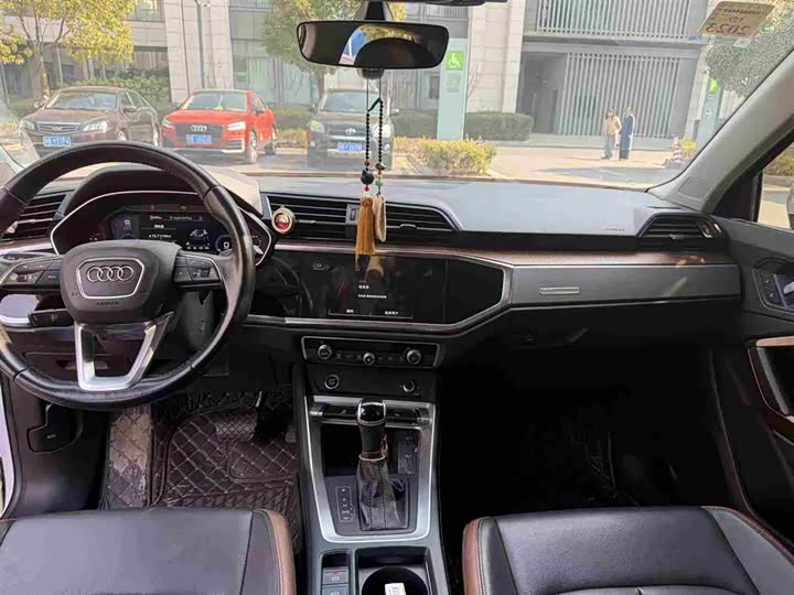 Фото 3 - Audi Q3