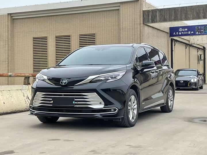 Фото 1 - Toyota Sienna