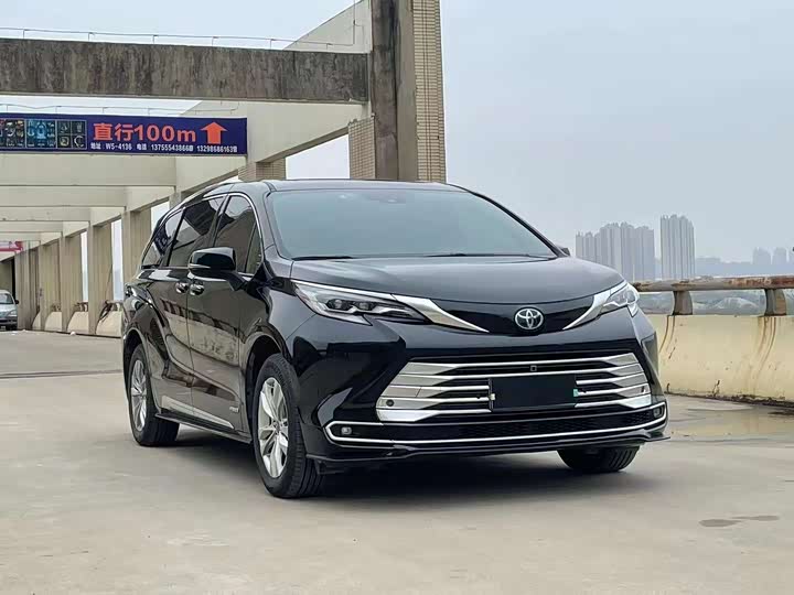 Фото 2 - Toyota Sienna